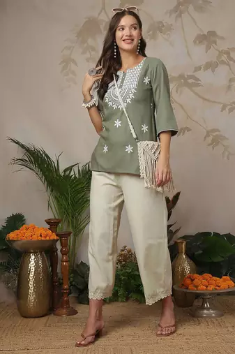 Women Ethnic Motifs Embroidered Round Neck Short Kurti