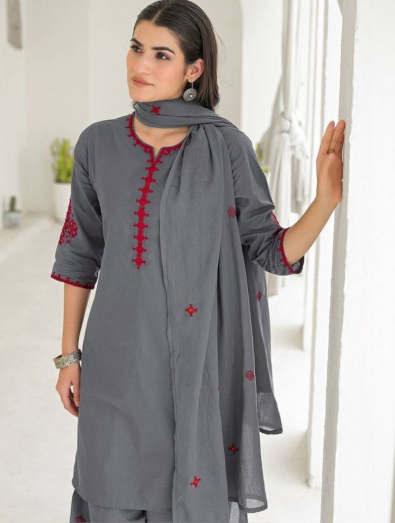 Ethnic Motifs Embroidered Regular Thread Work Kurta with Patiala & With Dupatta