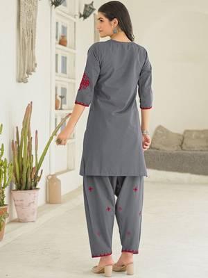 Ethnic Motifs Embroidered Regular Thread Work Kurta with Patiala & With Dupatta 3