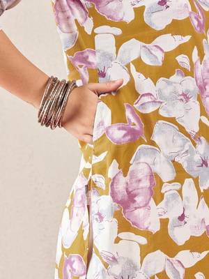 Floral Printed V-Neck Cotton Straight Kurta 7