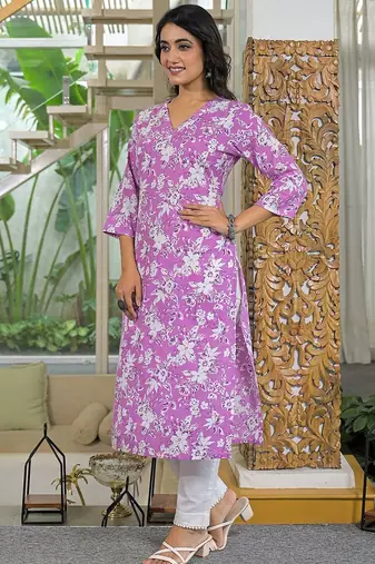 Women Floral Printed Daily Cotton Straight Kurta