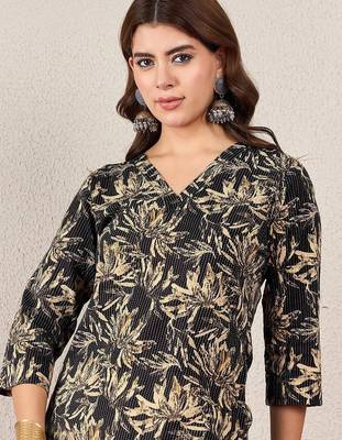 Floral Printed V-Neck Cotton Straight Kurtas 6