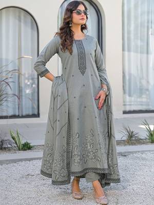 Women Floral Printed Regular Kurta with Trousers & With Dupatta 4