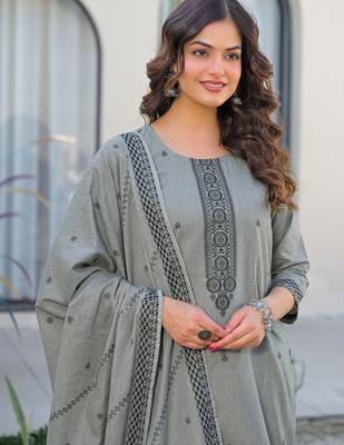 Women Floral Printed Regular Kurta with Trousers & With Dupatta 6