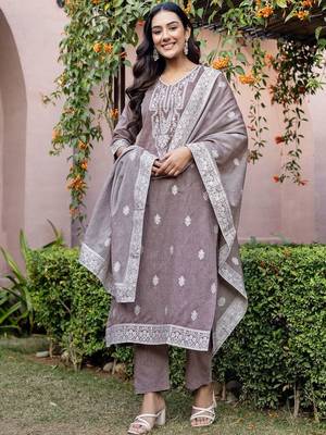 Women Regular Kurta with Pyjamas & With Dupatta 2
