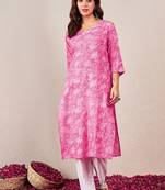 Women Floral Printed V-Neck Straight Kurta