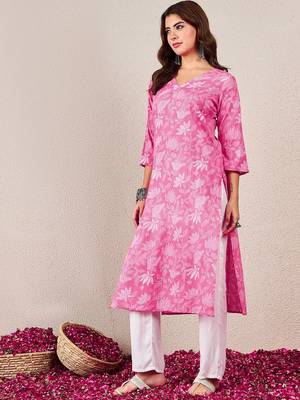 Women Floral Printed V-Neck Straight Kurta 3
