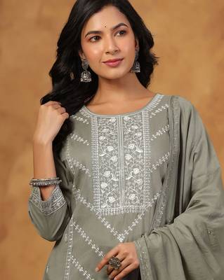 Women Ethnic Motifs Embroidered Regular Thread Work Kurta with Trousers & With Dupatta 2