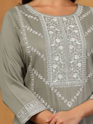 Women Ethnic Motifs Embroidered Regular Thread Work Kurta with Trousers & With Dupatta 3