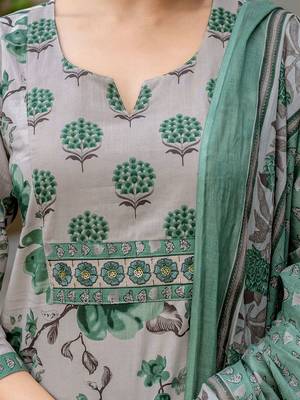 Women Floral Printed Kurta with Trousers & Dupatta 3