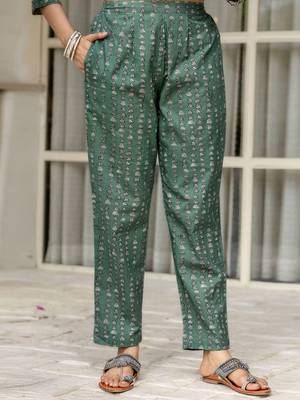 Women Floral Printed Kurta with Trousers & Dupatta 7