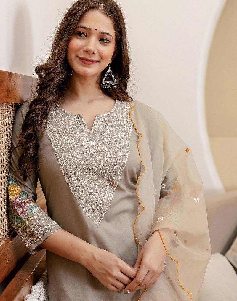 Women Ethnic Motifs Embroidered Thread Work Kurta with Trousers & Dupatta
