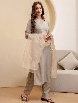 Women Ethnic Motifs Embroidered Thread Work Kurta with Trousers & Dupatta 3