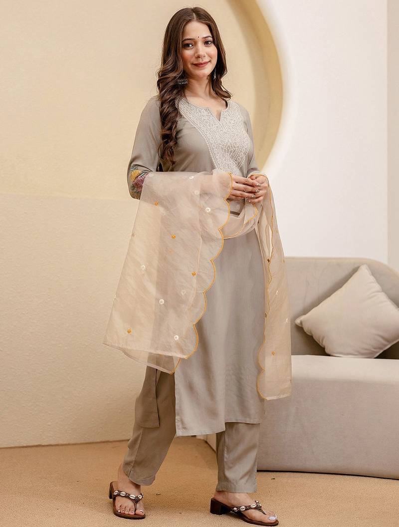 Women Ethnic Motifs Embroidered Thread Work Kurta with Trousers & Dupatta