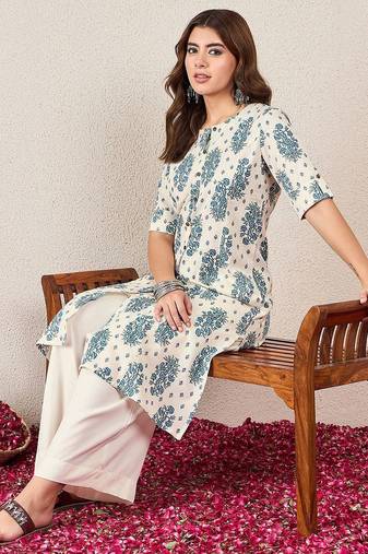 Floral Printed Round Neck Cotton Straight Kurtas