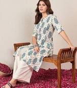 Floral Printed Round Neck Cotton Straight Kurtas
