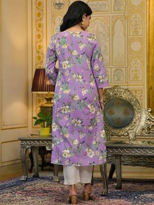 Women Floral Printed Thread Work Kurta 3