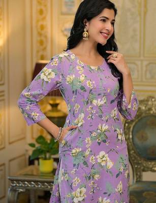Women Floral Printed Thread Work Kurta 5