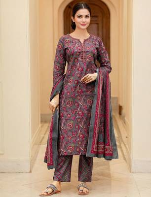 Women Floral Printed Kurta with Trousers & Dupatta 1