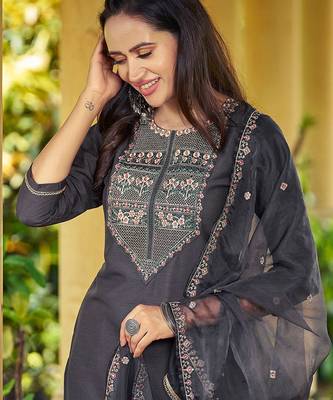Women Floral Embroidered Kurta with Trousers & Dupatta 2