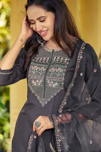 Women Floral Embroidered Kurta with Trousers & Dupatta
