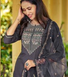 Women Floral Embroidered Kurta with Trousers & Dupatta