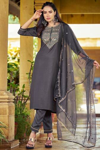 Women Floral Embroidered Kurta with Trousers & Dupatta