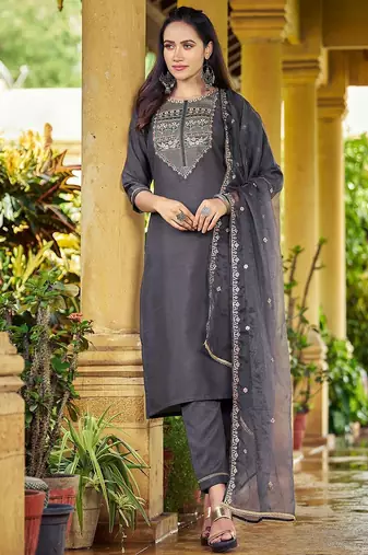 Women Floral Embroidered Kurta with Trousers & Dupatta