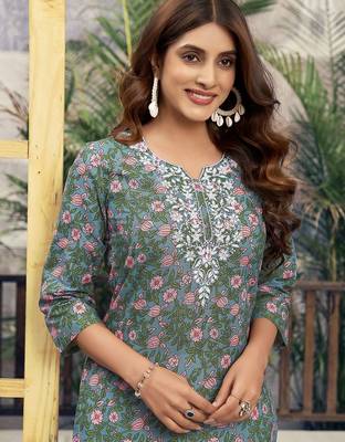 Women Floral Printed Festive Cotton Straight Kurta 2