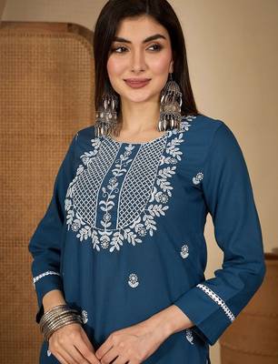 Embroidered Round Neck Straight Kurta 2