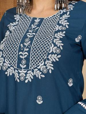 Embroidered Round Neck Straight Kurta 3