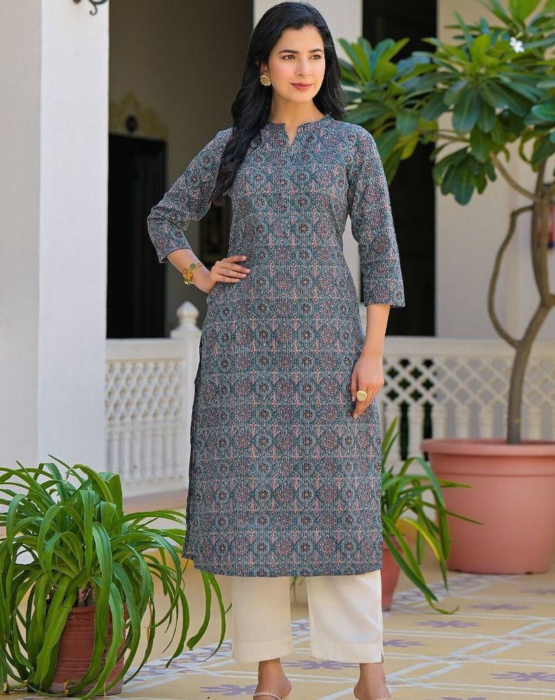Women Embroidered Thread Work Kurta
