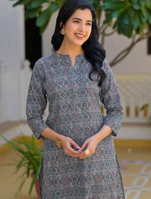 Women Embroidered Thread Work Kurta 2
