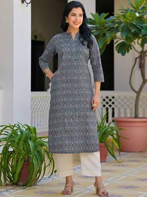 Women Embroidered Thread Work Kurta 7
