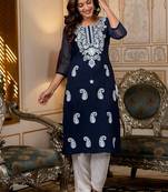 Women Paisley Embroidered Chikankari Kurta