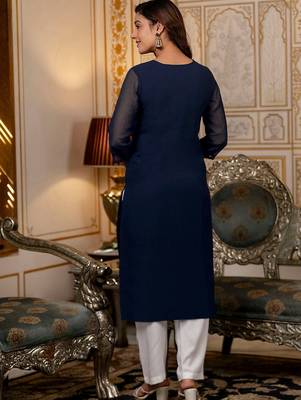 Women Paisley Embroidered Chikankari Kurta 6