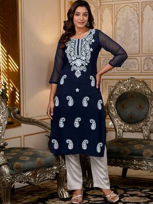 Women Paisley Embroidered Chikankari Kurta 7