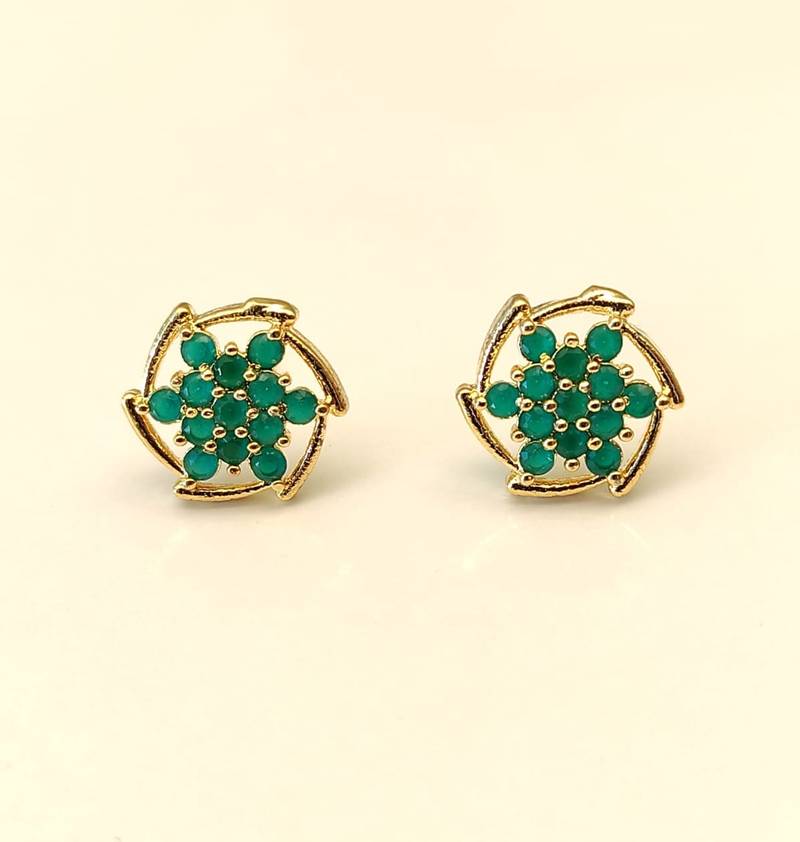 Certified natural freshwater pearls jewellery green stone floral cluster stud earrings with gold-tone frame flower.