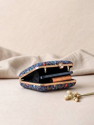 Pink floral printed clutch bag for women 4