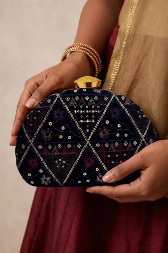 Black geometric embroidered clutch bag for women