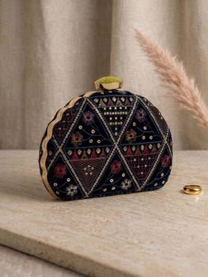 Black geometric embroidered clutch bag for women 3