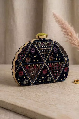 Black geometric embroidered clutch bag for women