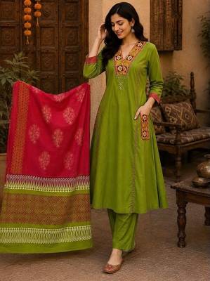 Green cotton hand embroidery kurta set with dupatta for women 1