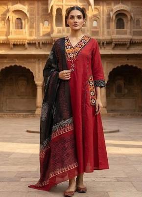 Red cotton hand embroidery kurta set with dupatta for women 2