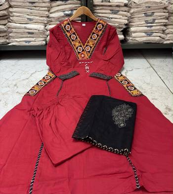 Red cotton hand embroidery kurta set with dupatta for women 4