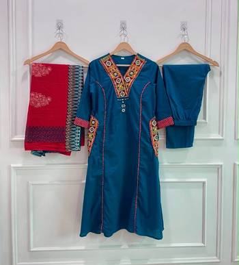 Blue cotton hand embroidery kurta set with dupatta for women 2