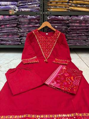 Red cotton floral print kurta set with dupatta for women 4