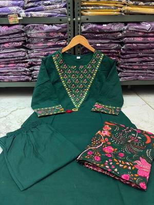 Green cotton floral print kurta set with dupatta for women 4