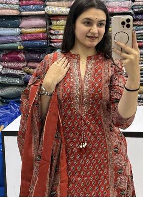 Red cotton floral print kurta set with dupatta for women 3