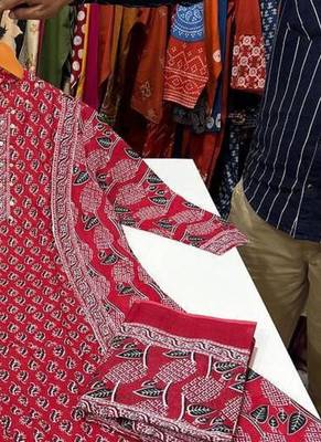 Red cotton floral print kurta set with dupatta for women 4